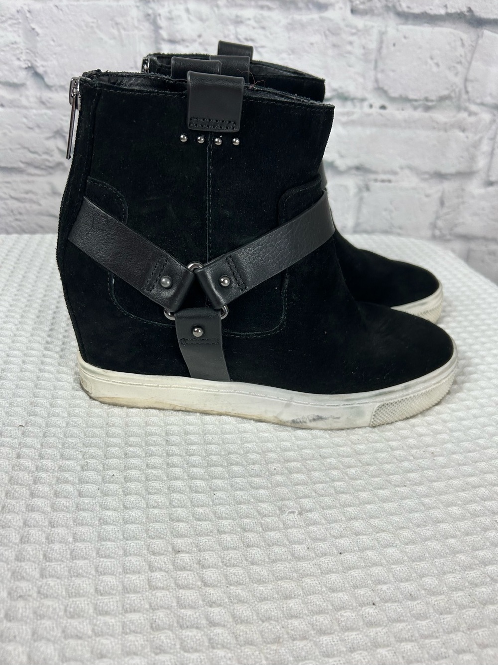 Gianni Bini Ground Break Women’s 7.5 Black Suede Hidden Wedge Sneaker Boots
